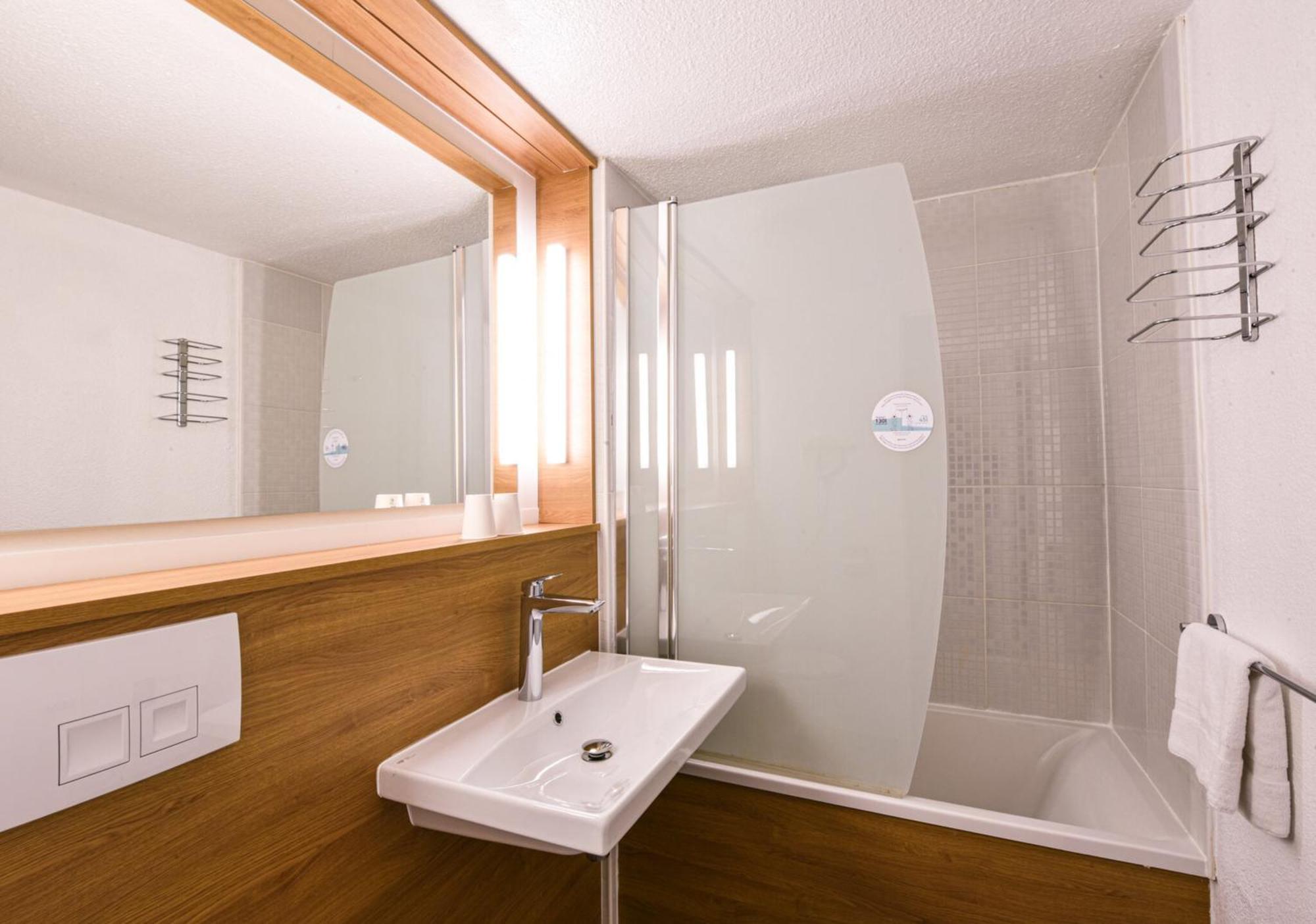 Kyriad Villeneuve Saint Georges - Hotel Renove Kültér fotó